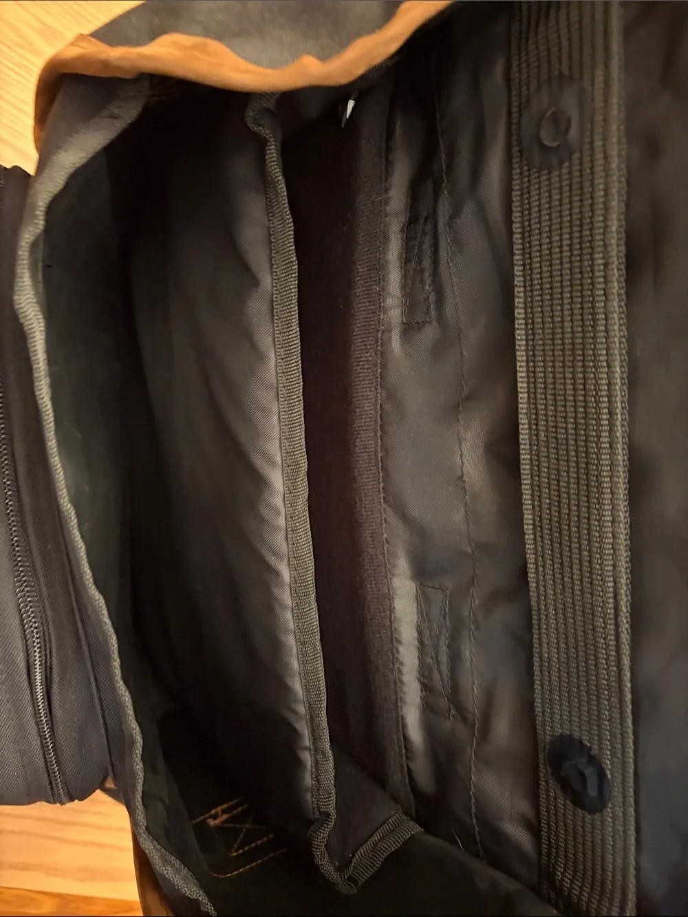 Kensington Messenger Bag Backpack 18x16x5 Black Brown Laptop Compartment